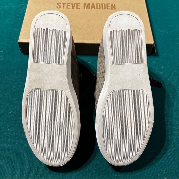 NEW ! Steve Madden women’s shoes with zippers are taupe color and size 8 1/2 - Picture 8 of 8